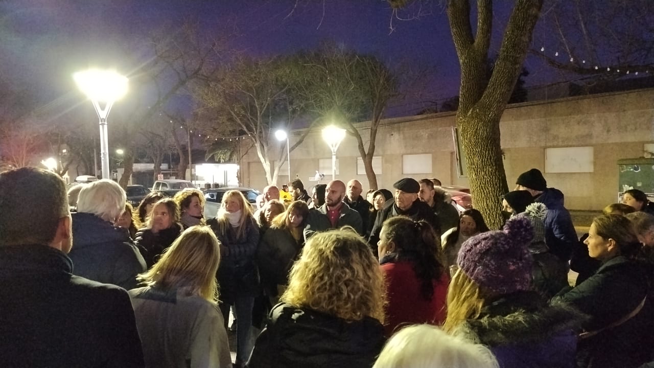 Un centenar de vecinos se manifestaron por los cortes de la EPE en Funes y avisaron que lo harán semanalmente